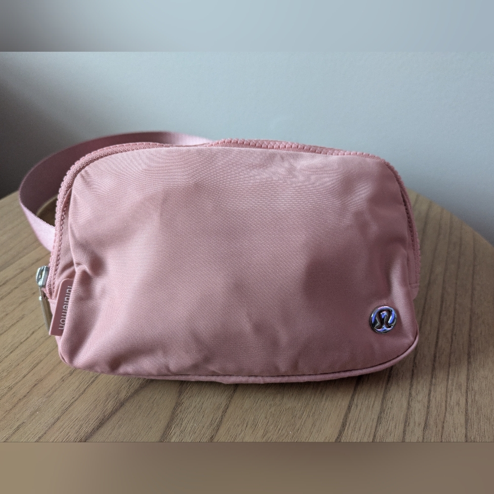 Lululemon 1L Belt Bag Pink Mist